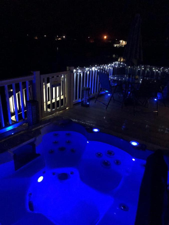 Lakeside Retreat 2 With Hot Tub, Private Fishing Peg Situated At Tattershall Lakes Country Park Екстериор снимка