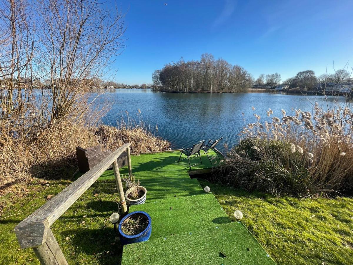 Lakeside Retreat 2 With Hot Tub, Private Fishing Peg Situated At Tattershall Lakes Country Park Екстериор снимка